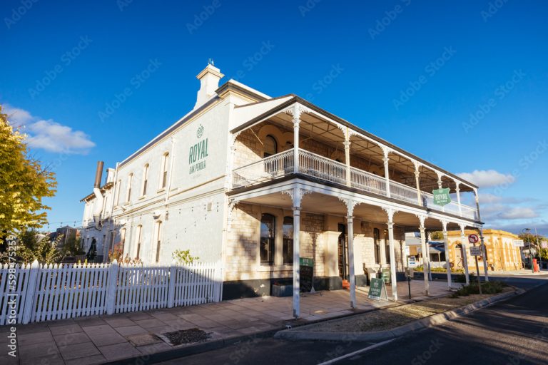 Royal Oak Penola Hotel